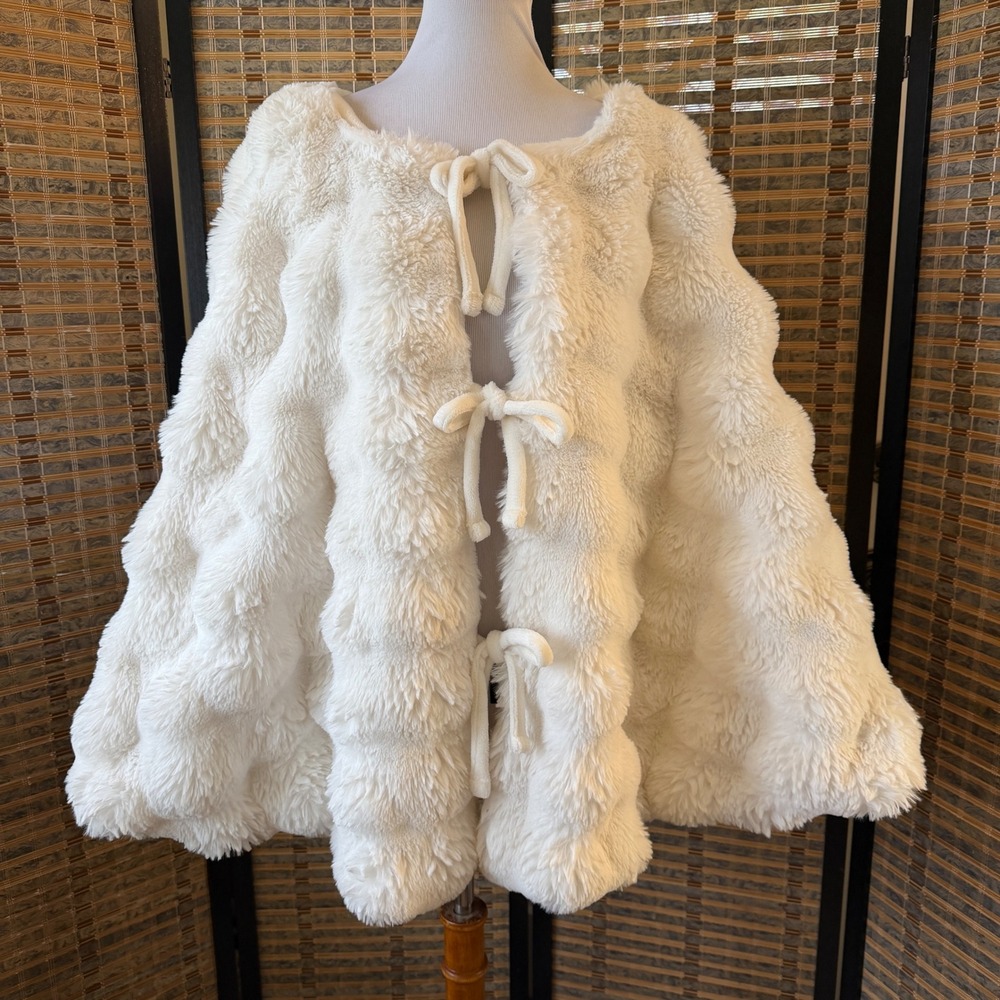 Tahari Faux Fur Cape Poncho Women OS Ivory Tie Front Bridal Winter Wrap
